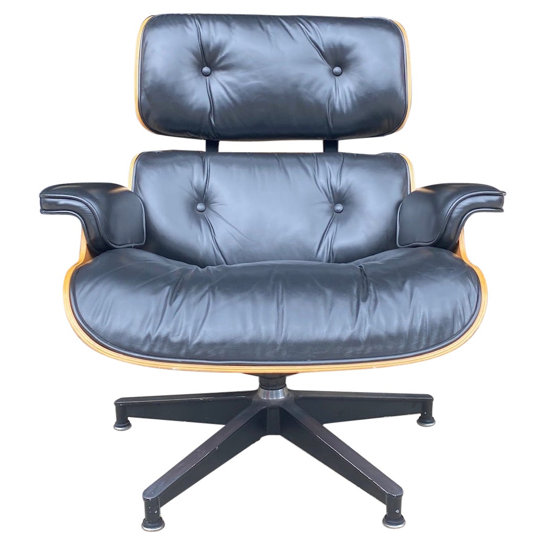 Herman Miller Eames Lounge Chair in Walnut and Black Leather