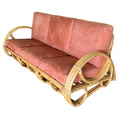 Restauriertes dreisträngiges Rattan-Sofa mit Schnörkeln aus der Mitte des Jahrhunderts