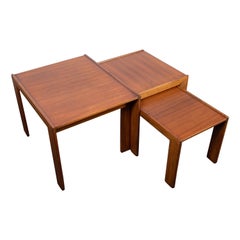 Afra & Tobia Scarpa ensemble de 3 tables gigognes modernes du milieu du siècle en noyer, années 1960