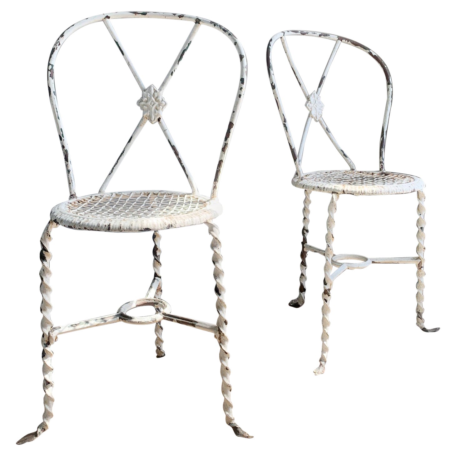 Chaises en fer forgé Regency à trois pieds, de couleur blanche