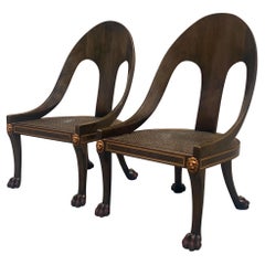 Chaises à dossier cuillère de style Hollywood Regency avec pieds dorés et griffes par Baker