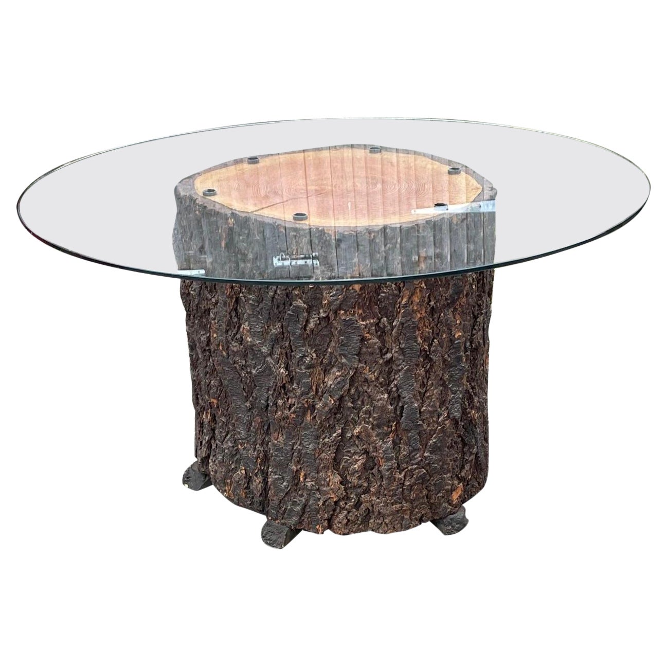 Maßgeschneiderter Mitteltisch aus Douglasienholz, Bogenholz und einer runden Glasplatte