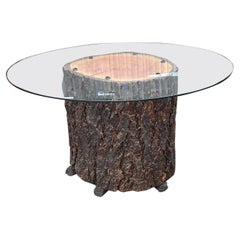 Table centrale sur mesure faite de fougère de Douglas, de bois de tourbière et d'un plateau circulaire en verre