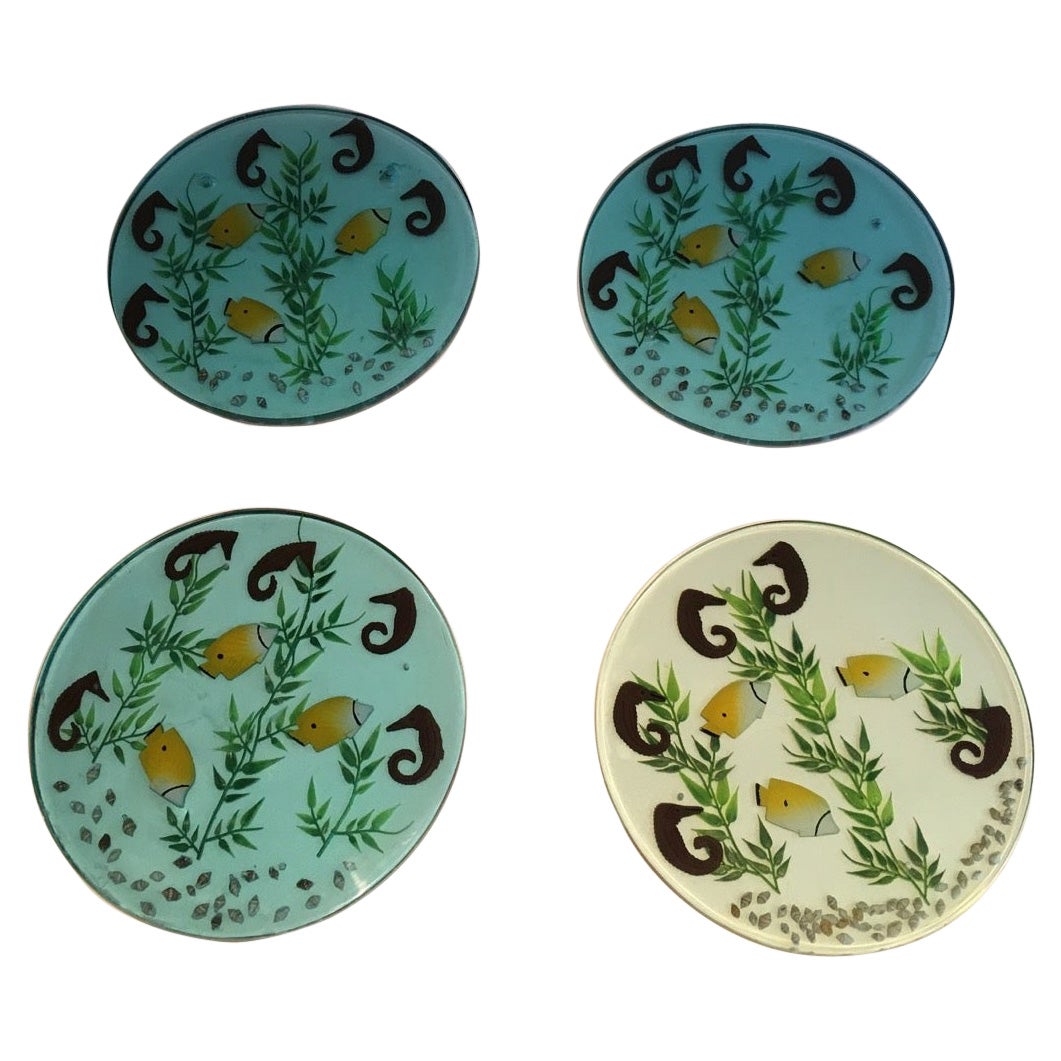 Set of 4 Resin Plates with Incrusted Seahorses, Fishes, Algues and Shells For Sale