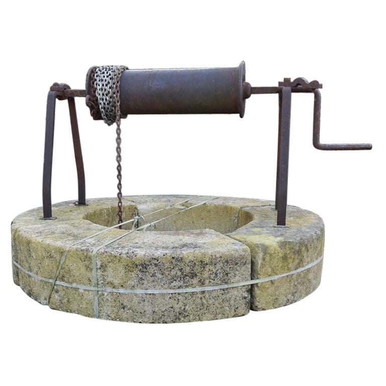 Wells d'eau ancien du 19ème siècle fabriqués à partir de pierre calcaire française