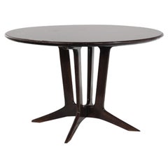 Mesa de comedor circular con acabado en nogal oscuro de Osvaldo Borsani, c.1960