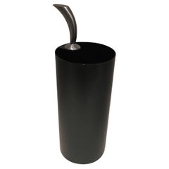 Portaombrelli "Golf" in plastica nera e cromo, opera italiana firmata, anni '70