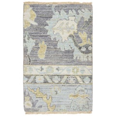 Tapis en laine gris moderne de style Oushak fait à la main par Apadana, fait sur mesure