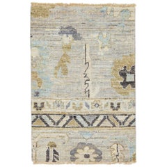 Apadana's Moderner handgefertigter blauer und beigefarbener Wollteppich im Oushak-Stil