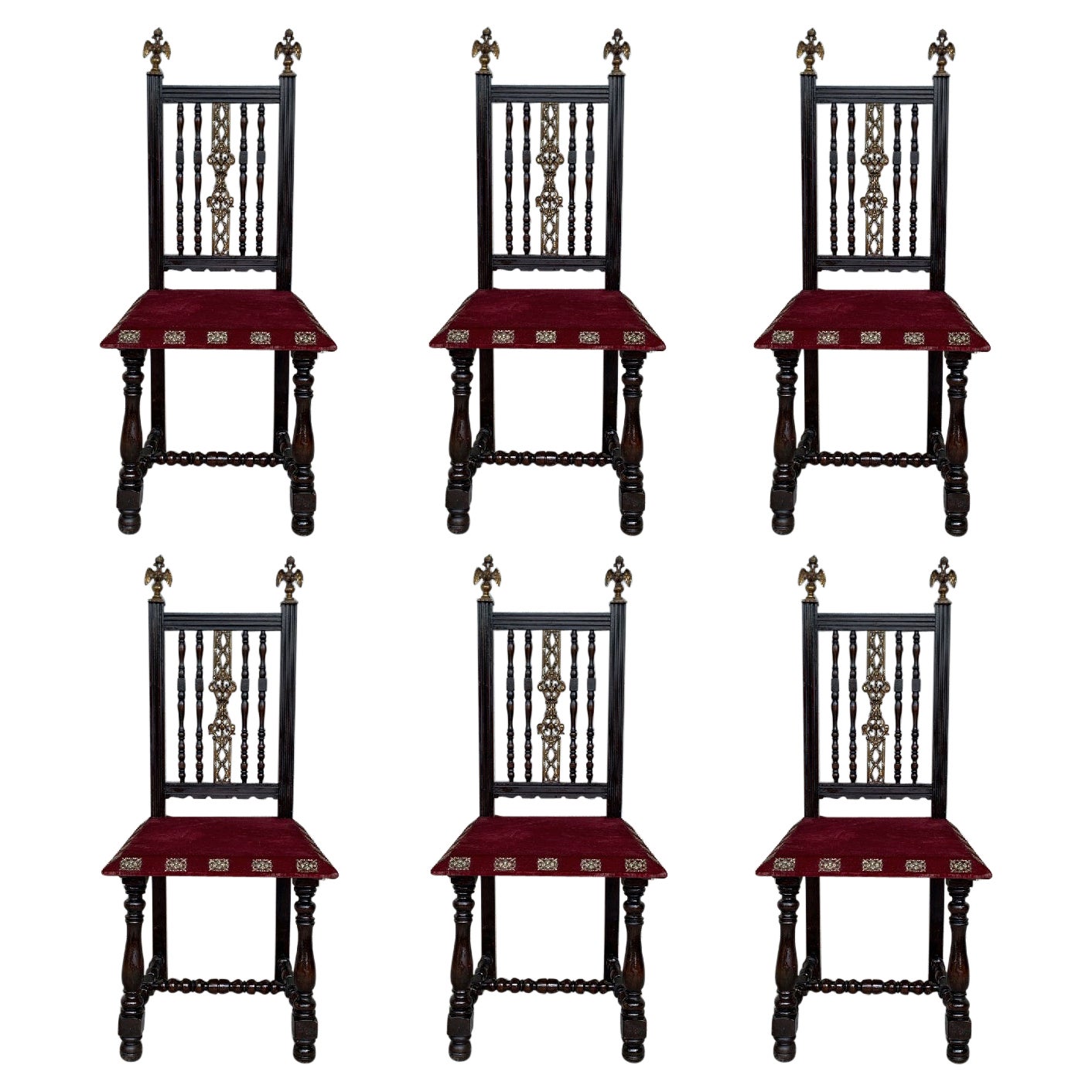 Satz von sechs spanischen Stühlen aus dem 19. Jahrhundert mit Bronzedetails und roter Samtpolsterung