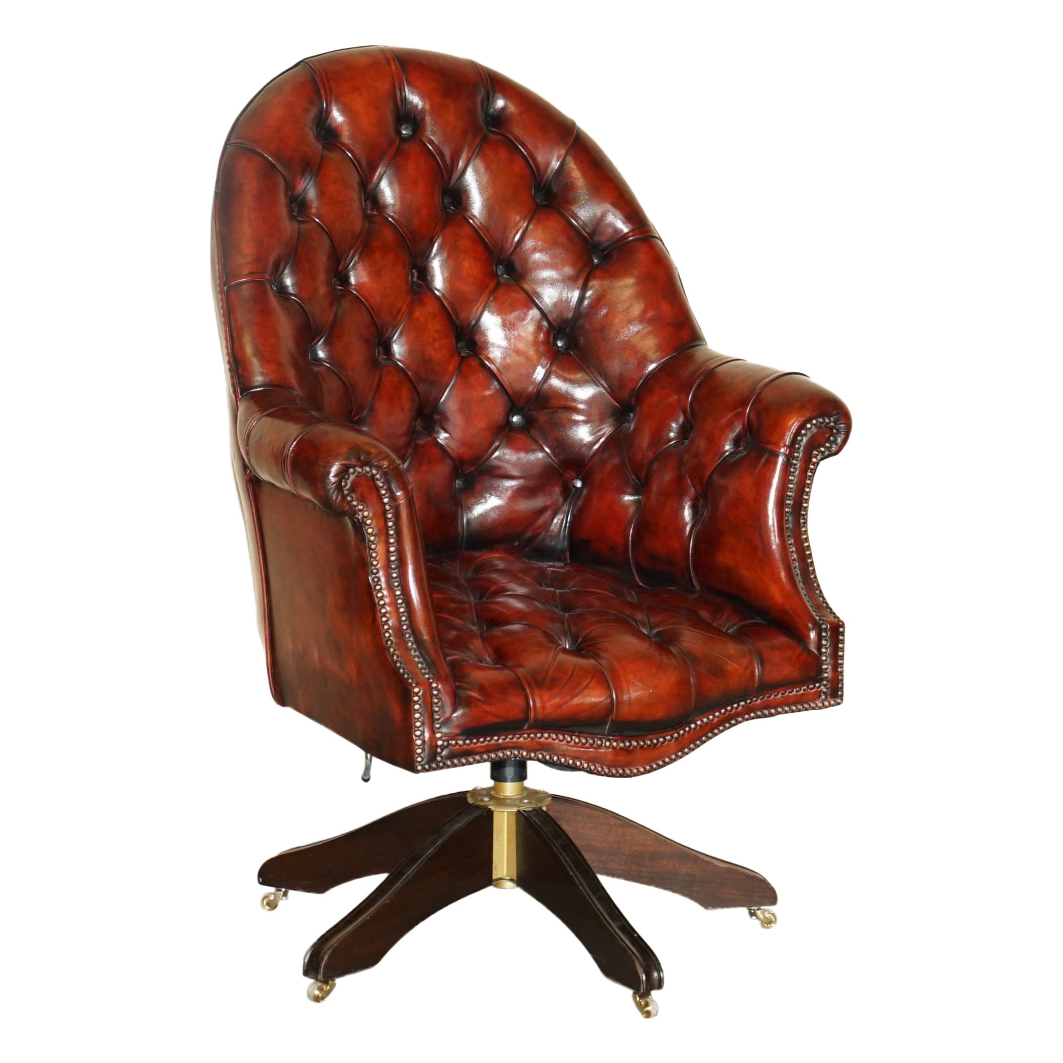 FINE RESTORED DIRECTORS BROWN LEATHER OAK FRAMED CHESTERFIELD CAPTAiNS ARMCHAIR For Sale