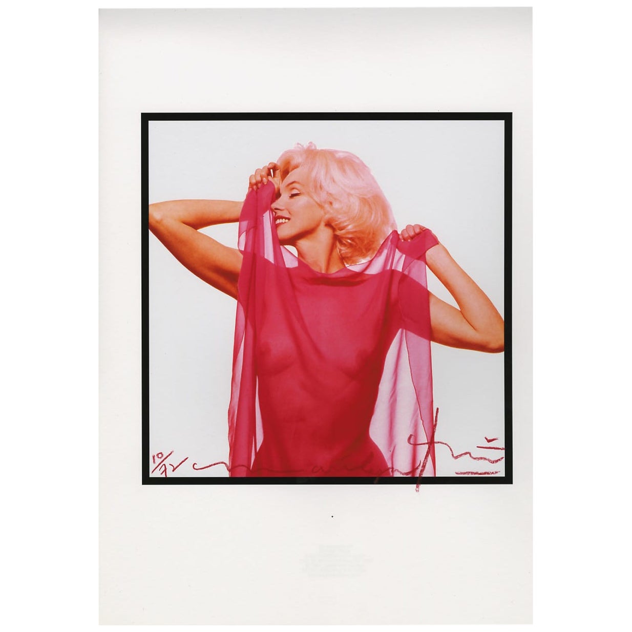 Bert Stern - Écharpe rouge « Marilyn » de profil, 2010