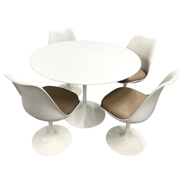 Eero Saarinen for Knoll Tulip Dining Table and Chairs at 1stDibs