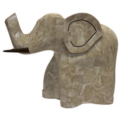 Sculpture d'éléphant en marbre tessellé et laiton incrusté