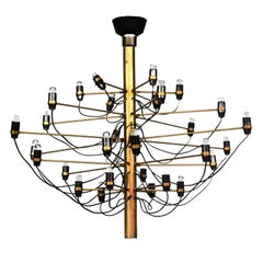 Lustre hélicoïdal en métal doré Gino Sarfati comprenant 30 grappes de lumières