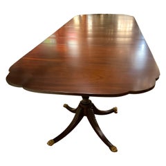 Mahogany double pedestal george III - style dining table with four leaves