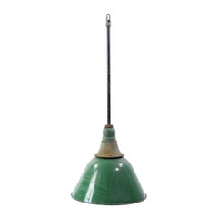 1940s Bell Shape Green Enameled Pole Suspension Light 19 in. Qté. Disponible.