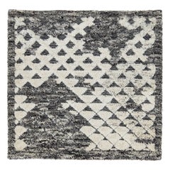 Tapis en laine gris et blanc de style marocain moderne fait main