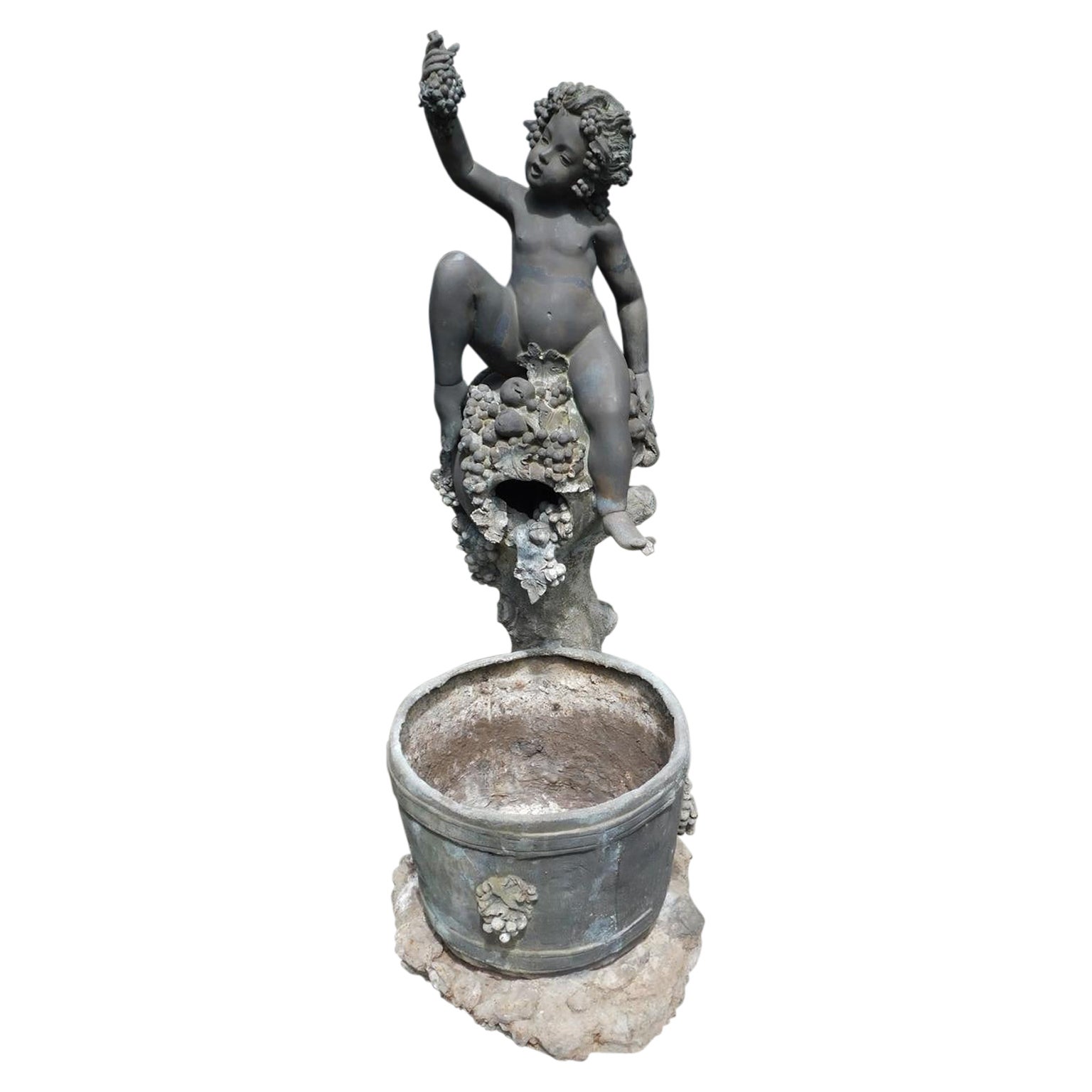 Fontaine de jardin Bacchus figurative en bronze et plomb avec tonneau de vin, C.I.C. 1850