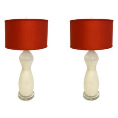  Paire de lampes modernes italiennes crème ivoire or à silhouette avec abat-jour en terre cuite