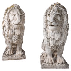 Paire de grands lions italiens anciens en béton