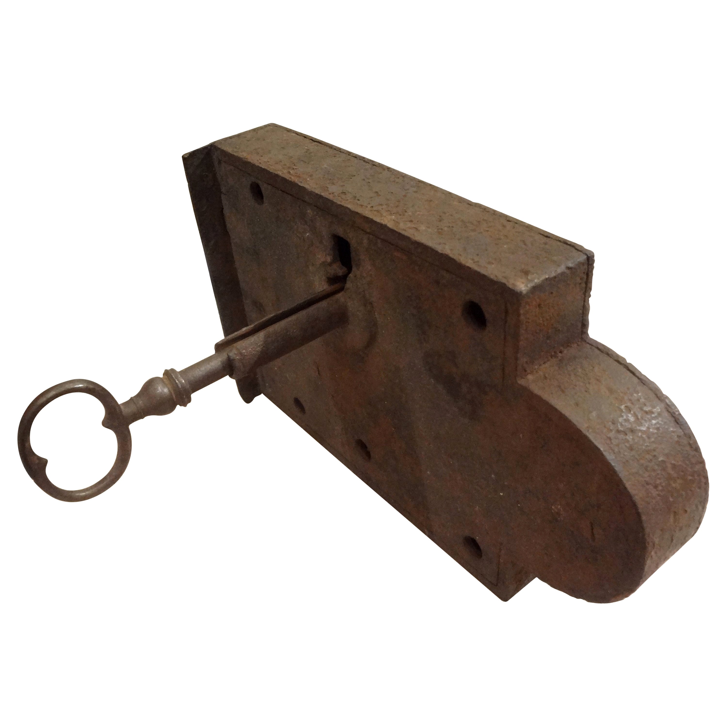Grande serrure et clé française du 18e siècle en vente