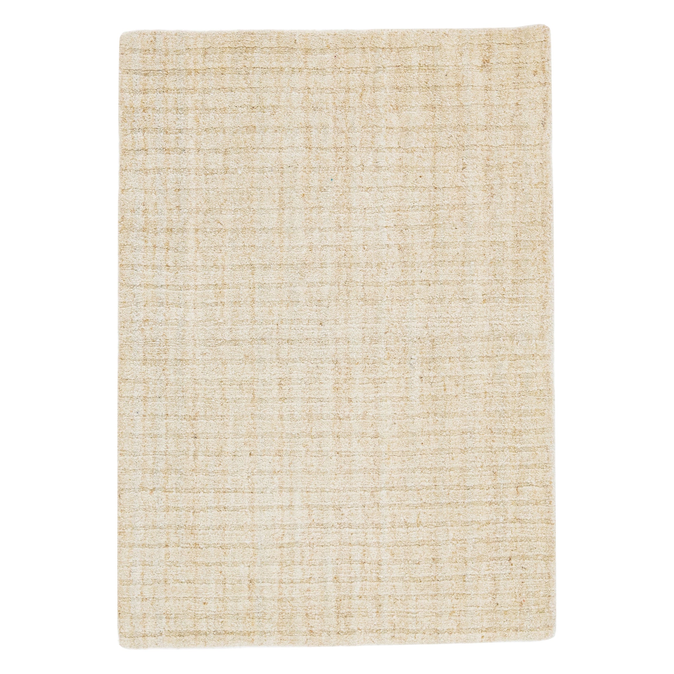 Moderner handgewebter geometrischer, maßgefertigter Wollteppich in Beige im Angebot