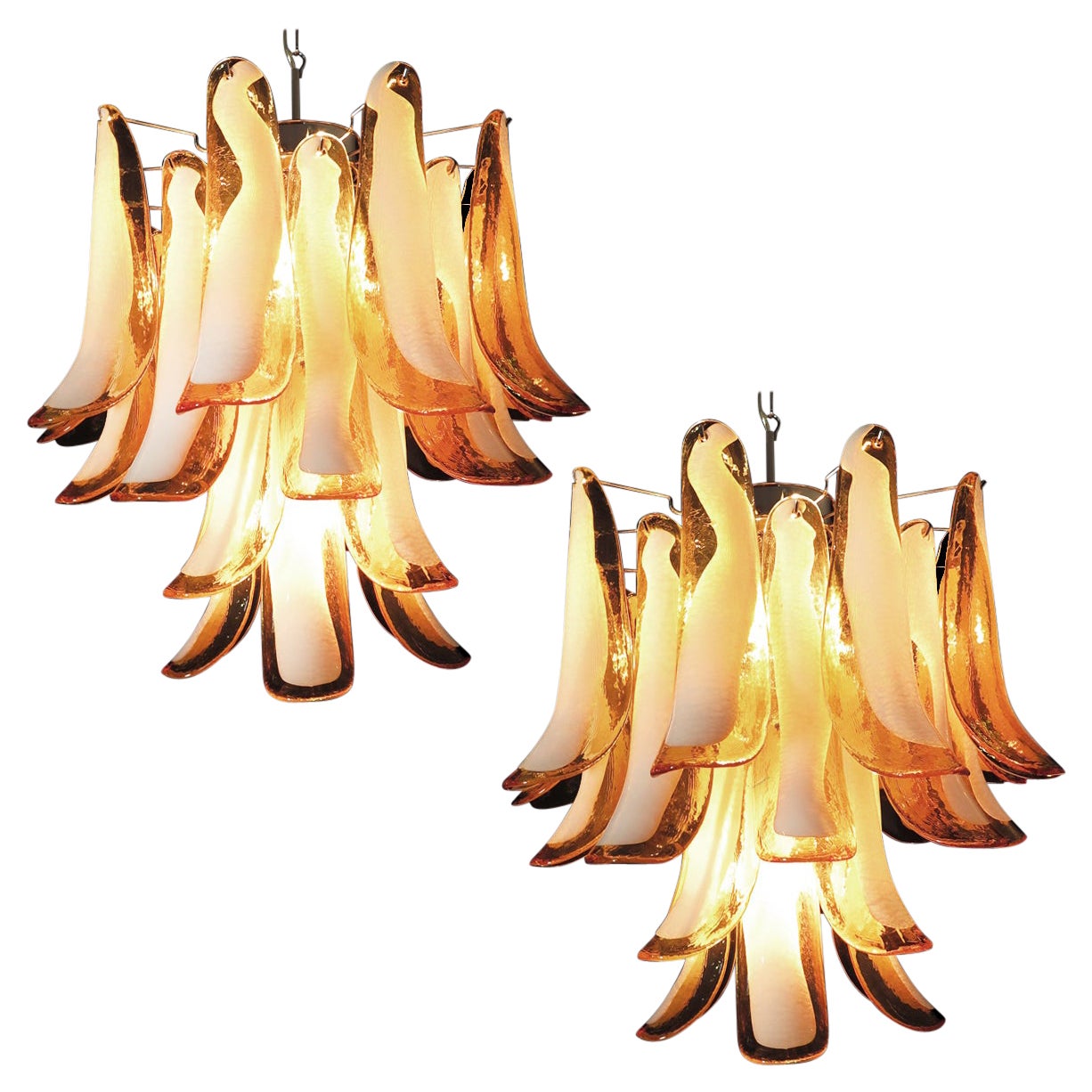 Coppia di lampadari italiani di Murano a 26 petali d'ambra, Murano