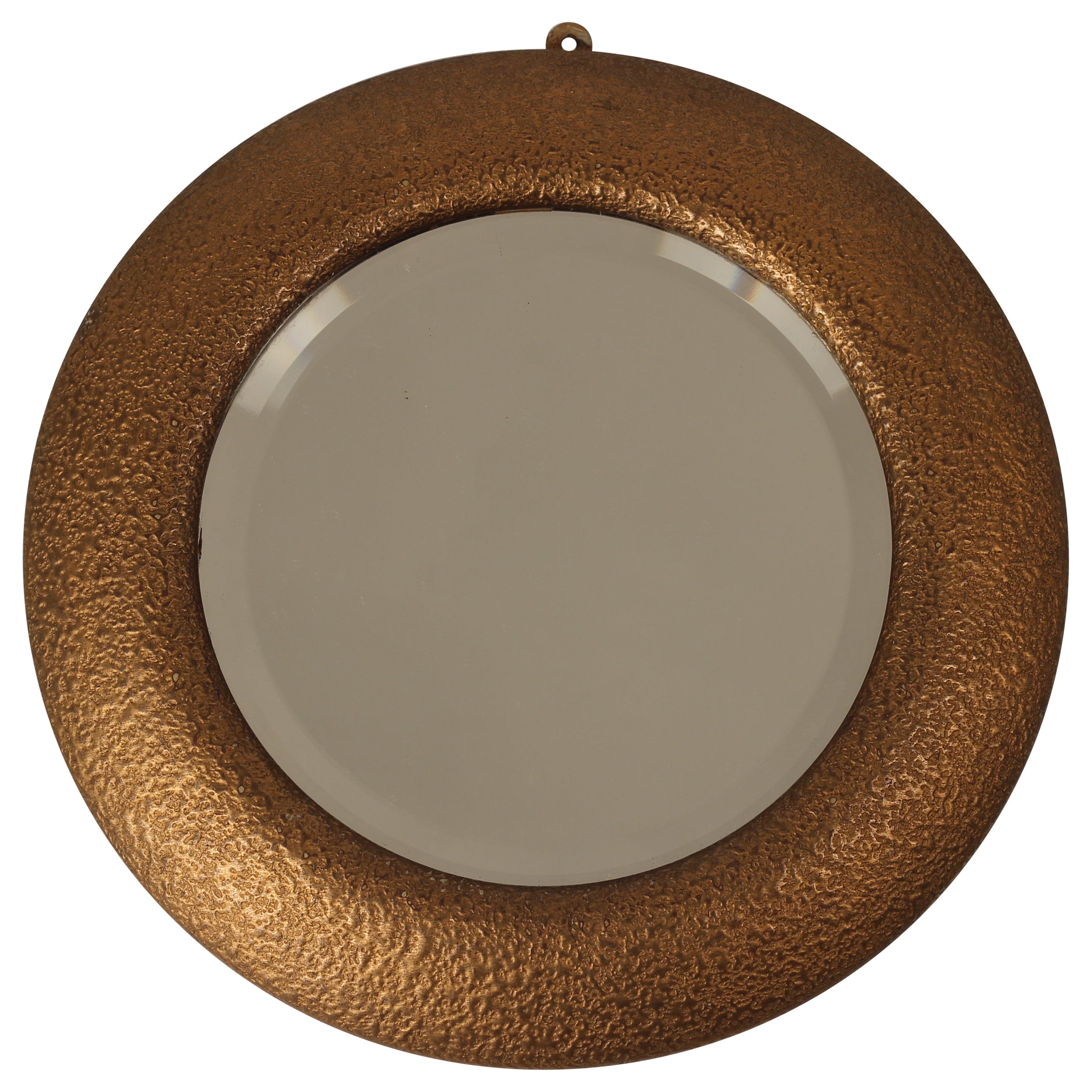 Miroir Portal Art Déco avec entourage en gesso doré texturé et verre biseauté en vente