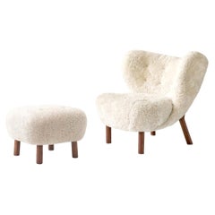 Fauteuil de salon et repose-pieds Little Petra en peau de mouton avec cadre en noyer huilé