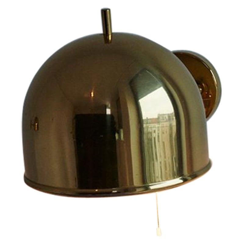 Wall Lamp in Brass, Model ‘V-75S’, by Bergbom