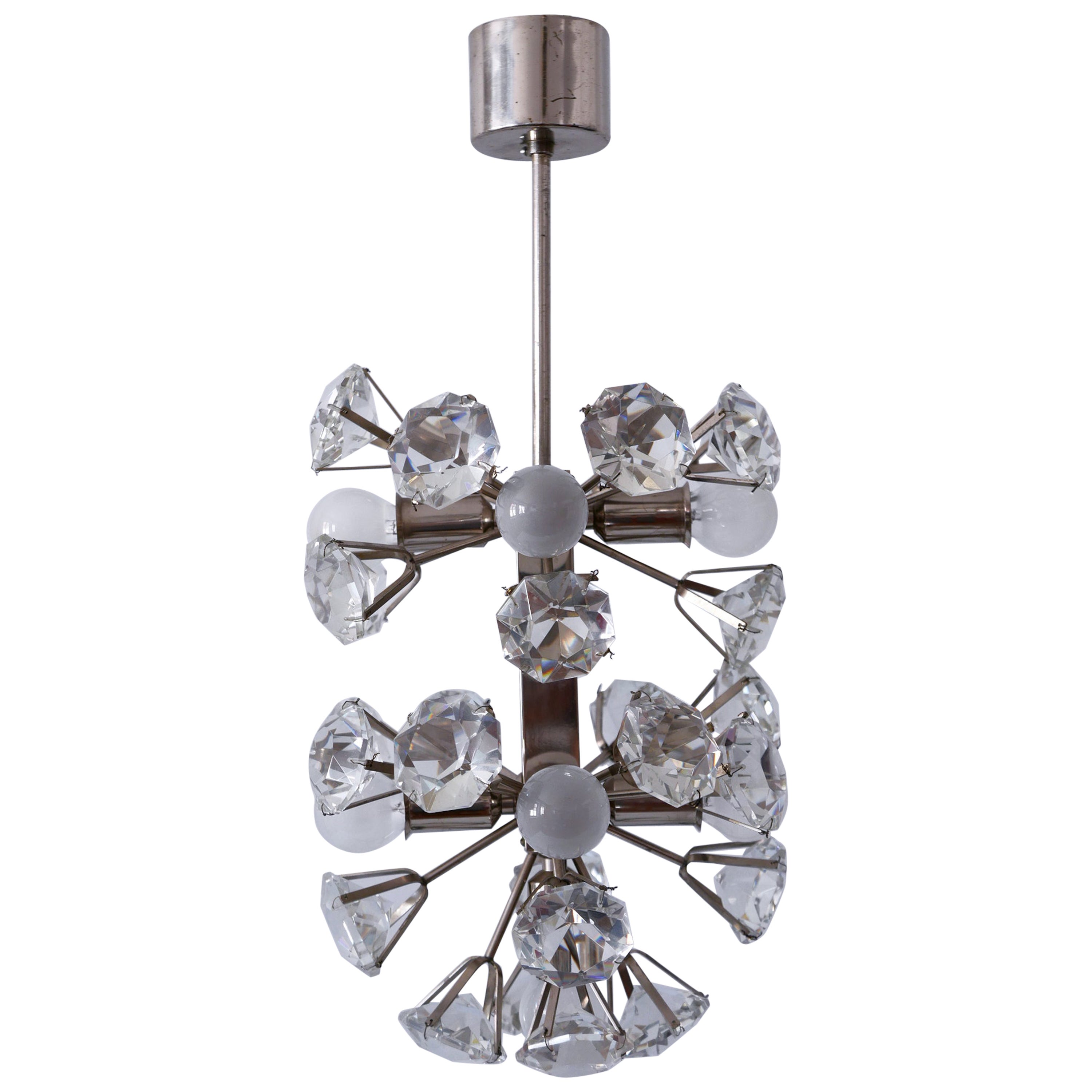 Exceptionnel grand lustre en verre de cristal en forme de diamant de Bakalowits & Sons en vente