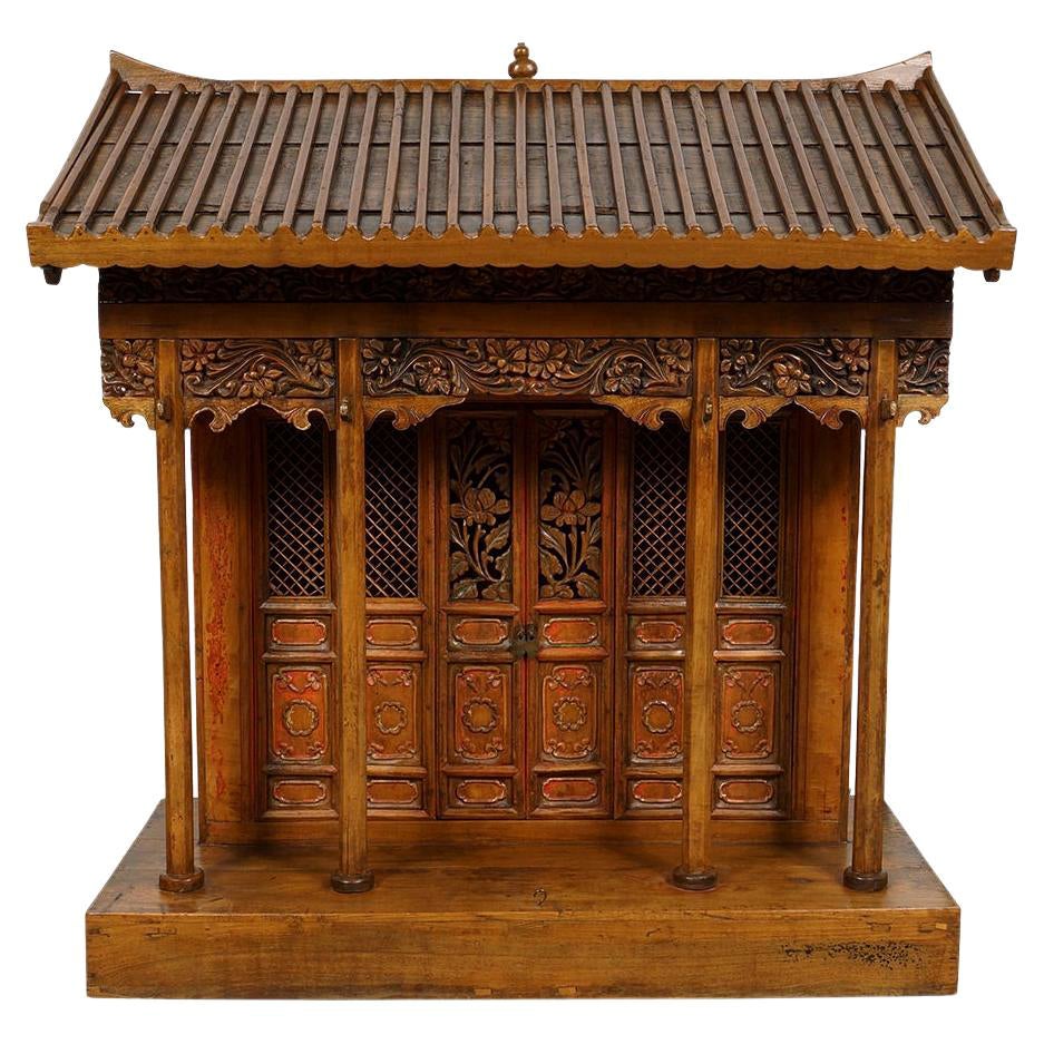 Antiguo Altar/Casa/Santuario chino de madera tallada del siglo XIX en venta