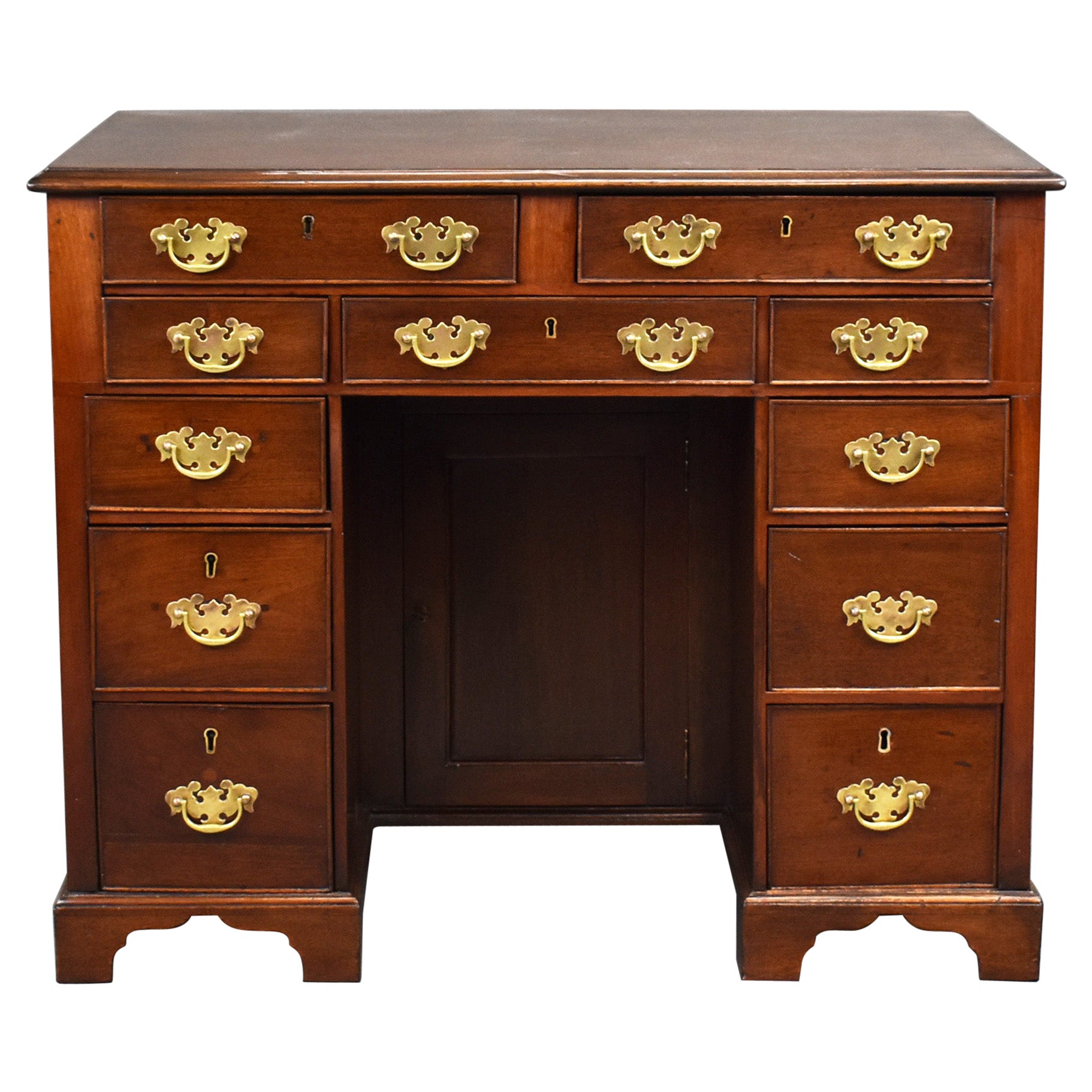 18th Century English George III Mahogany Kneehole Desk For Sale
