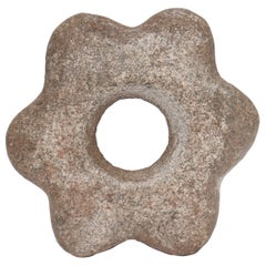 Antigua maza inca precolombina de piedra en forma de estrella
