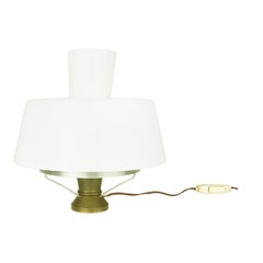 Lampe de bureau italienne mi-siècle en laiton et aluminium avec abat-jour en verre opalin blanc