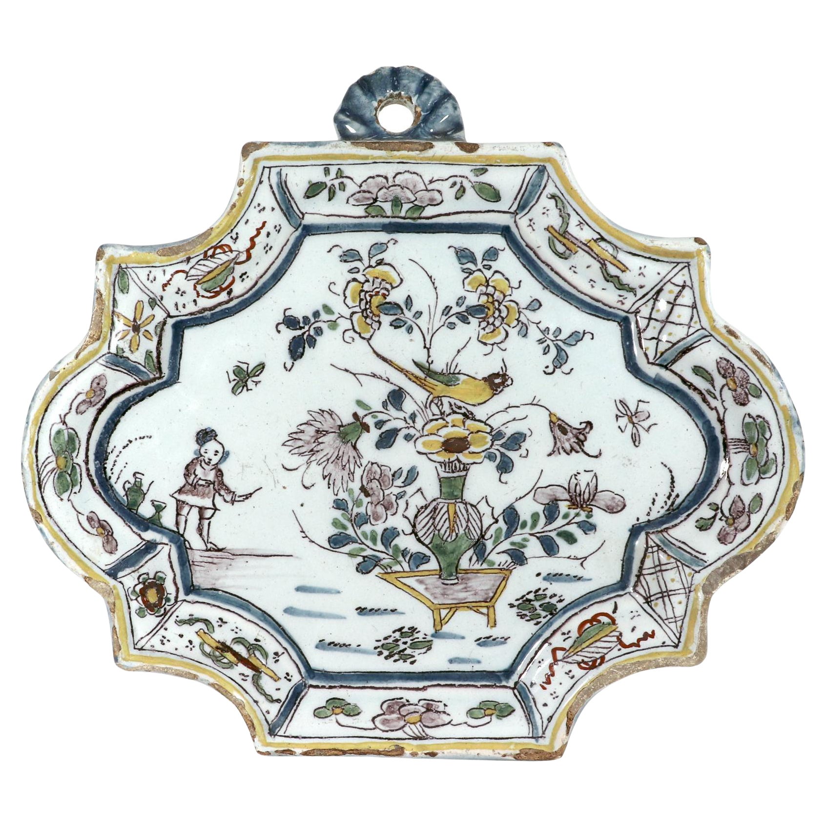 Placa policromada con forma de Chinoiserie holandesa de Delft del siglo XVIII en venta