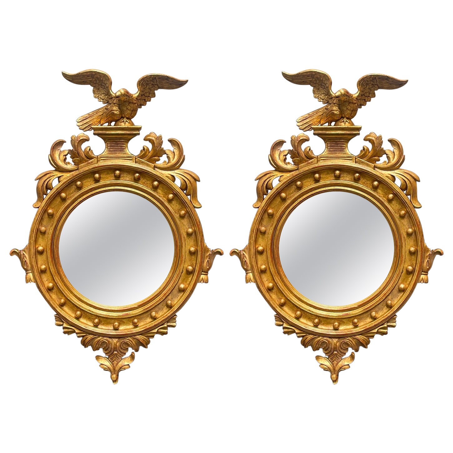 Paire de miroirs italiens de style fédéral du milieu du siècle en bois doré sculpté d'aigle, Italie