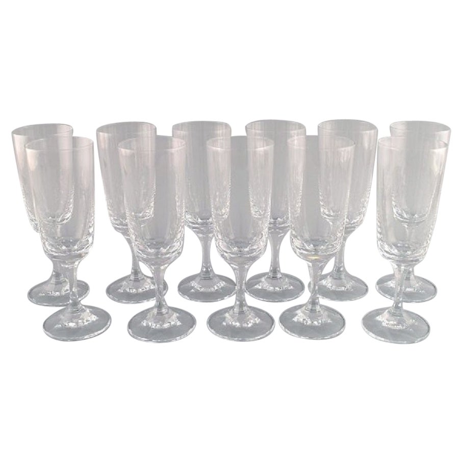 11 flûtes à champagne Chenonceaux de René Lalique en cristal clair soufflé à la bouche