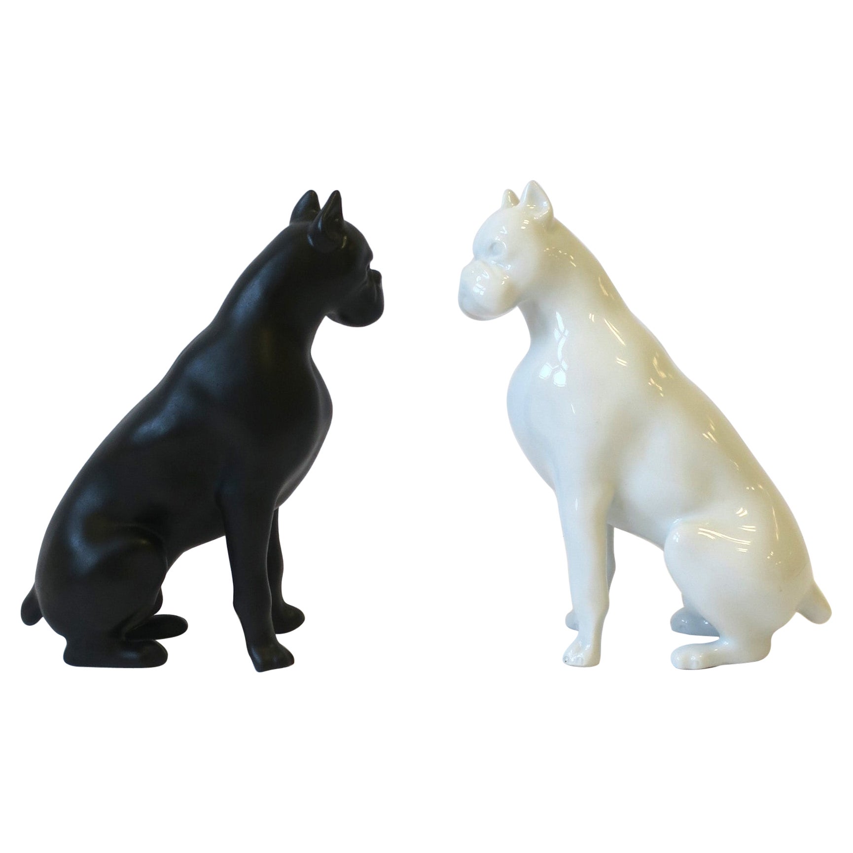 Paar italienische Hunde aus schwarzem und weißem Porzellan von Royal Dux Bohemia