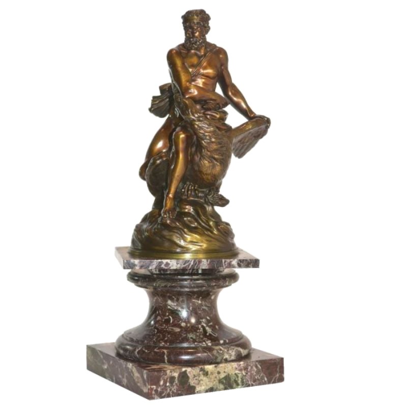 Spécifications mythologiques bronze Homme élevant un aigle Xixème en vente