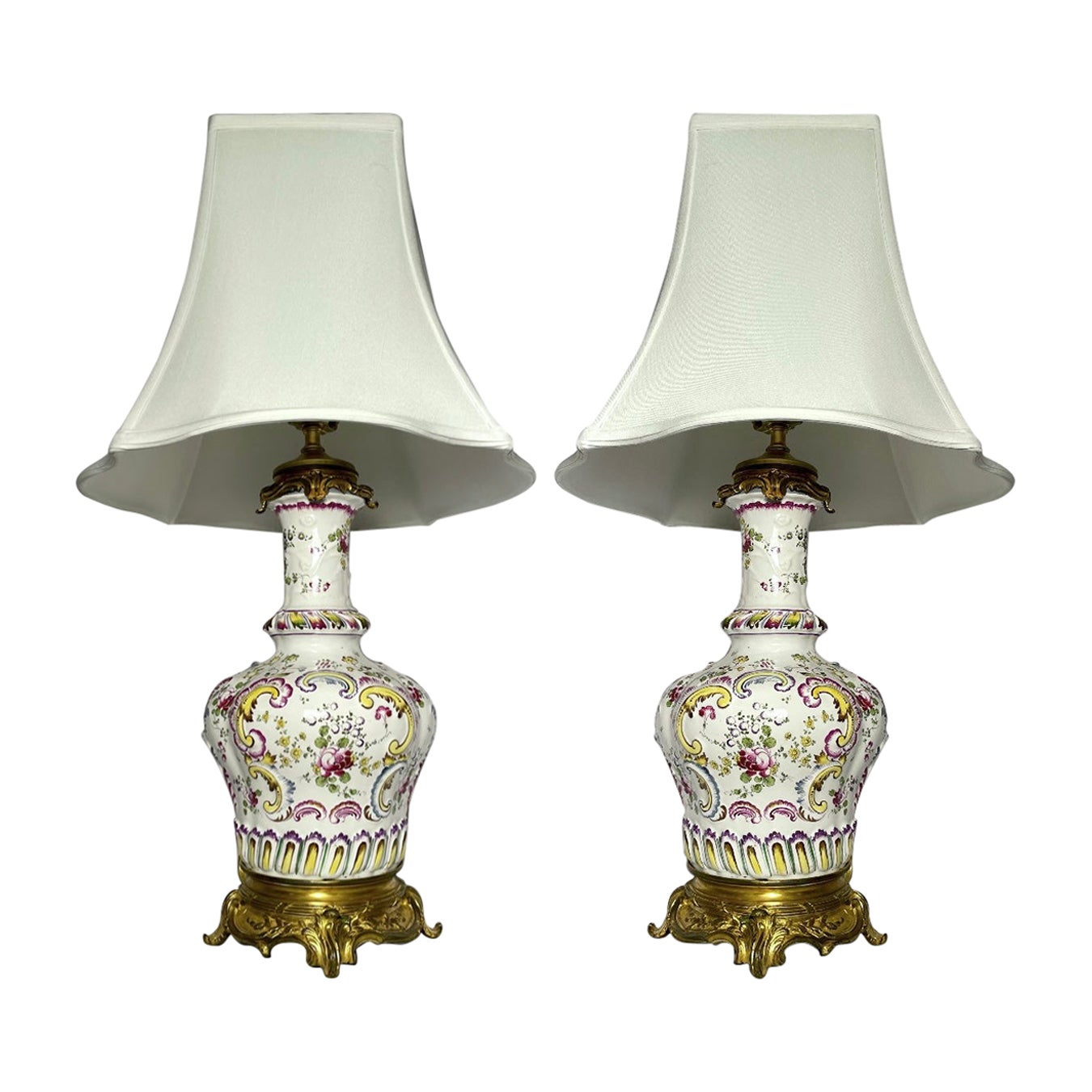 Antike französische Lampen aus Porzellan und Goldbronze, um 1890. im Angebot