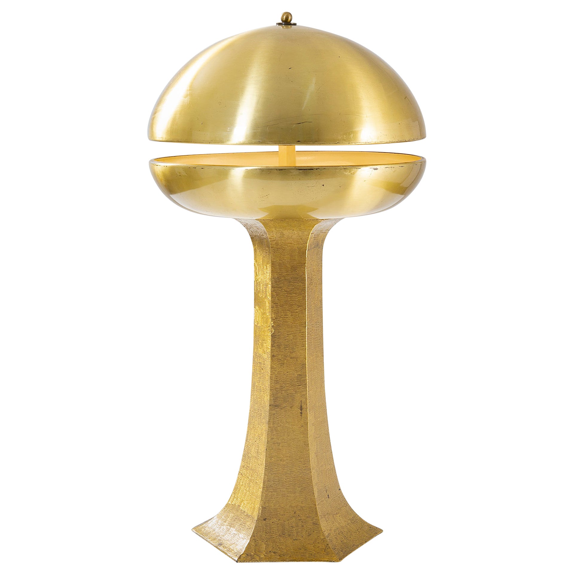 20th Century Big Table Lamp in Hammered Brass by Luciano Frigerio di Desio 70s For Sale