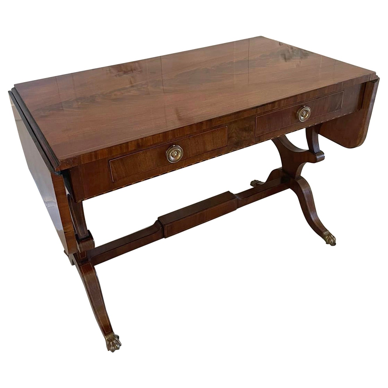 Table de canapé sur pied de qualité en acajou incrusté de style George III ancien