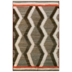 Amerikanischer Navajo-Teppich des frühen 20. Jahrhunderts ( 3'4" x 5'3" - 102 x 160)