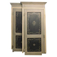 Pair of lacquered doors with frame, gray and black, 18th century Italy