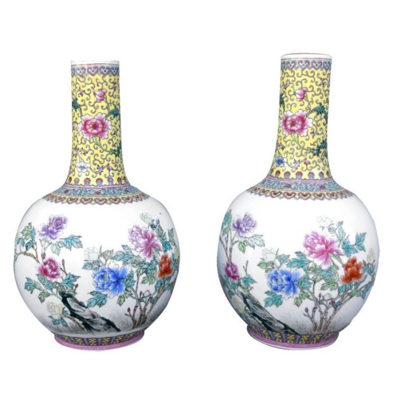 Paire de vases chinois en porcelaine en vente