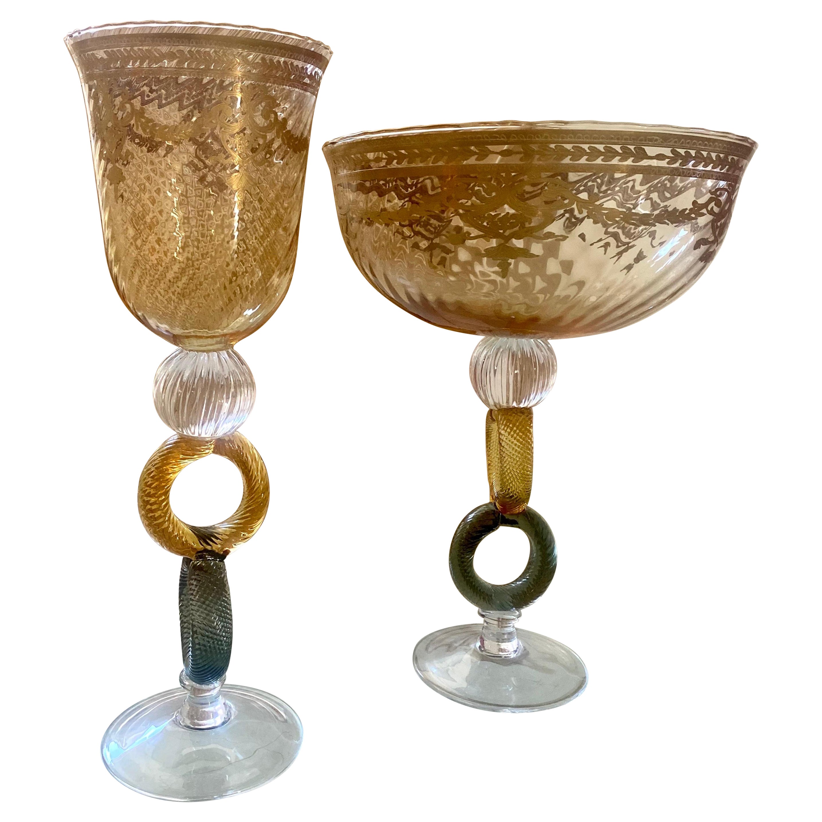 Paire d'objets d'art italiens en verre vénitien du milieu du siècle dernier avec garniture en or