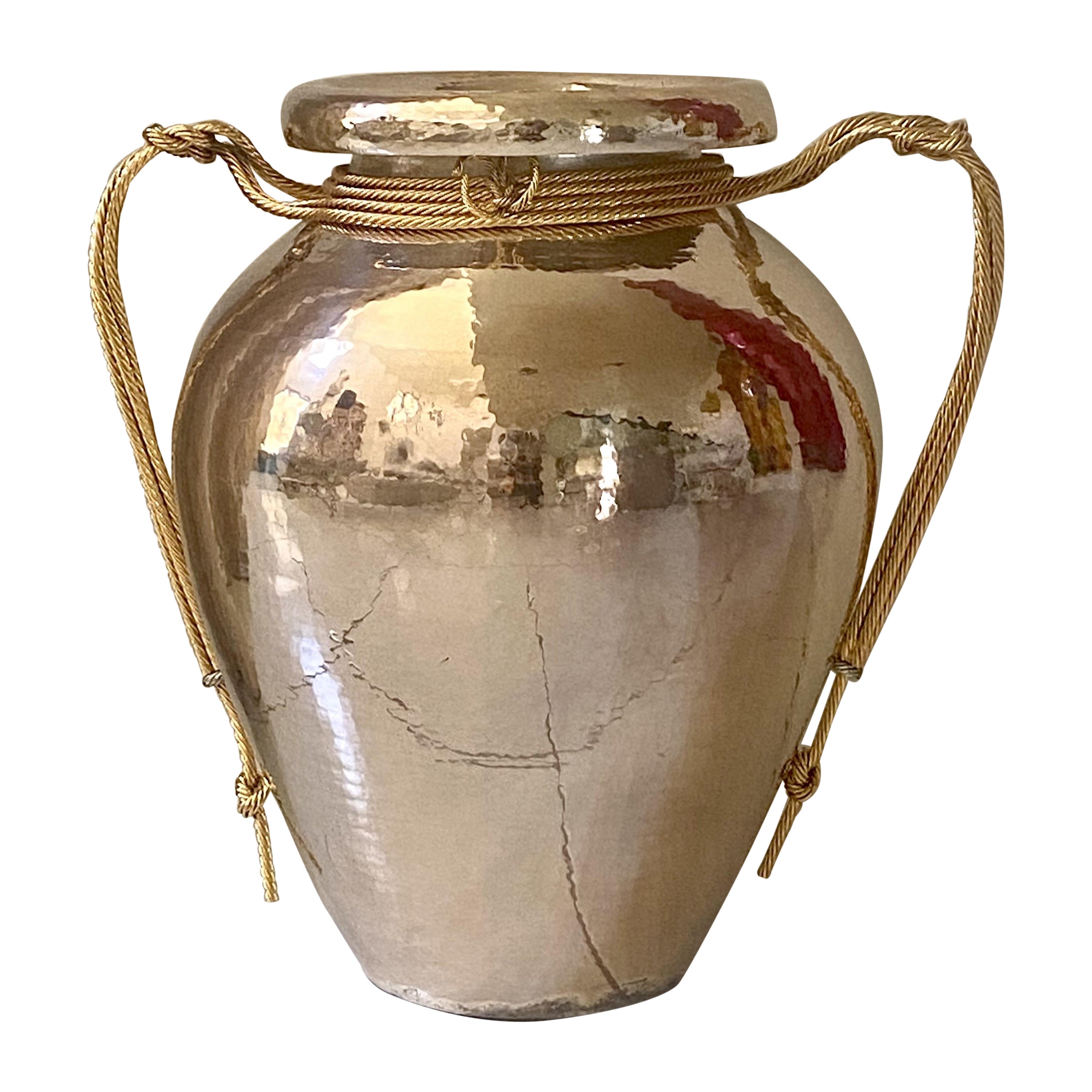 Grand vase italien en métal martelé du milieu du siècle dernier par Edigio Broggi en vente