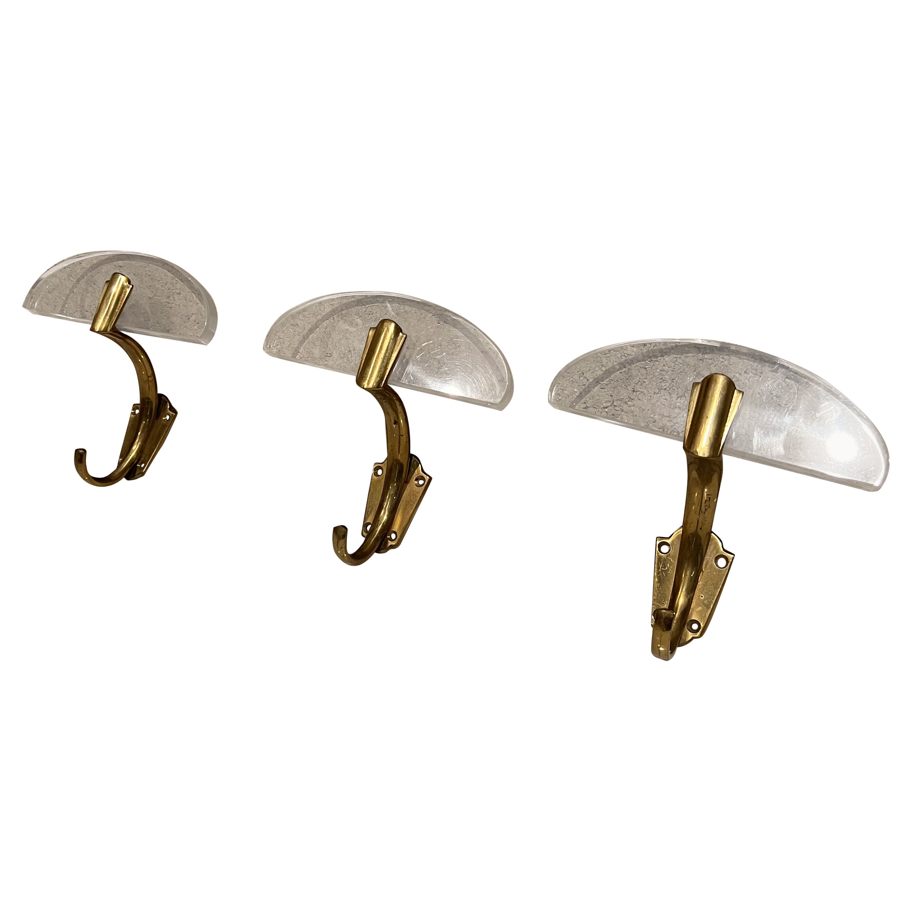 Italian wall hooks
From Italy1950s set of 3 valet wall hooks style of Fontana Arte.
Unmarked
Lucite and Bronze
 Measures: 5.25 tall x 5.63 wide x 2.25 deep
Original vintage preowned unrestored condition.
Please refer to images provided.


